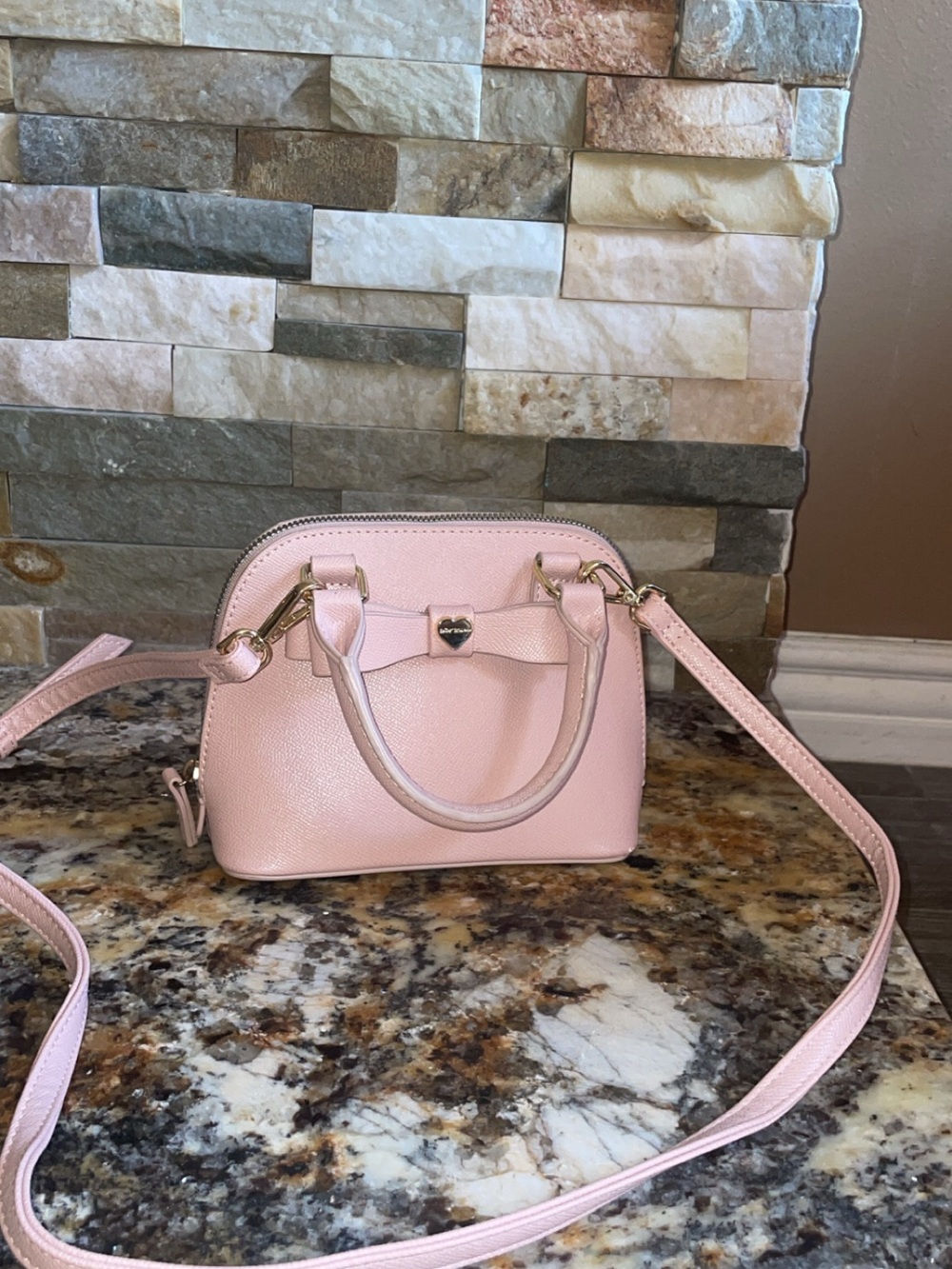 BETSEY JOHNSON light pink small bow purse - Picture 6 of 6